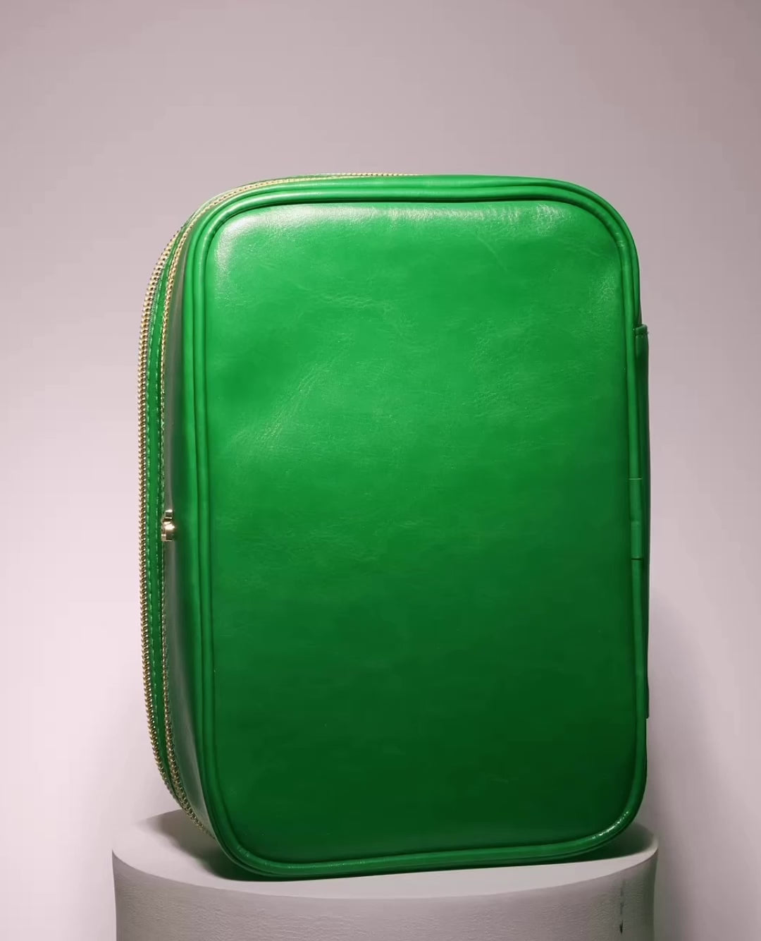 Load video: The Everyday Pouchet